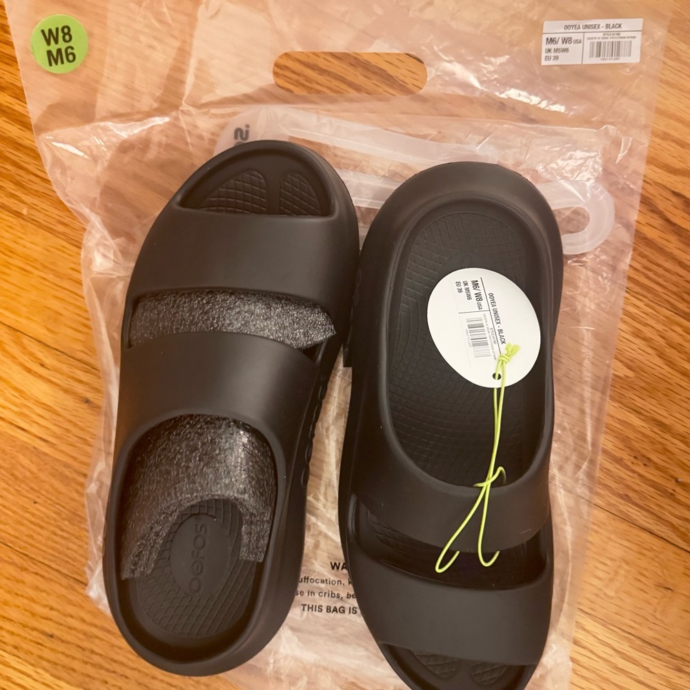 OOFOS Women's OOyea Slides Size 8 - Picture 5 of 5